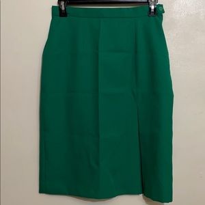 SALE 🔥Beautiful green skirt NWOT